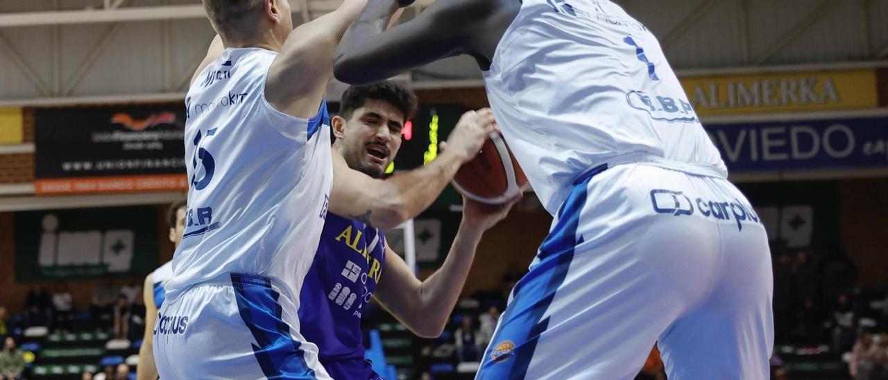 En imágenes: el Alimerka Oviedo Baloncesto supera al Fuenlabrada en Pumarín (81-60)