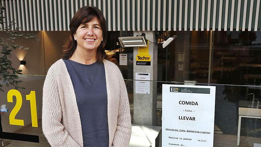 Beatriz González, directora del Hotel Tres Luces, que se ha adaptado para el servicio “take away”.   | // J.L.