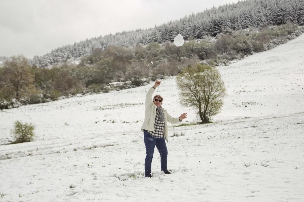 En plena primavera la nieve regresa a Deza. // Bernabé | Ana Agra