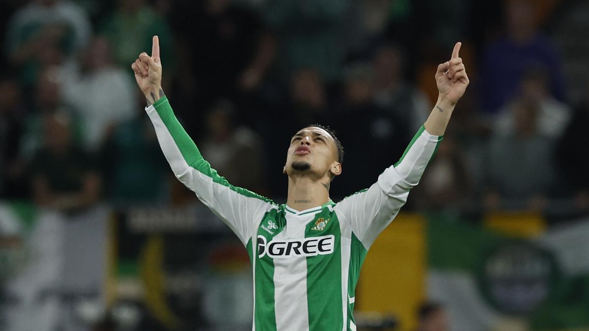 Antony Matheus celebra su gol contra el Barcelona, durante el partido de la jornada 15 de LaLiga EA Sports entre el Betis y el Barcelona.
