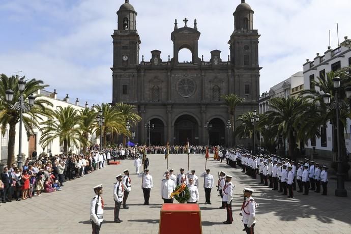 01-03-20  LAS PALMAS DE GRAN CANARIAS. PLAZA DE SANTA ANA. LAS PALMAS DE GRAN CANARIA. Jura de bandera en Santa Ana. Acto de jura o promesa ante la bandera de personal civil, en la plaza de Santa Ana, con motivo del 483 Aniversario de la InfanterÍa de Marina y el 80 Aniversario de la InfanterÍa de Marina en Canarias.    Fotos: Juan Castro.