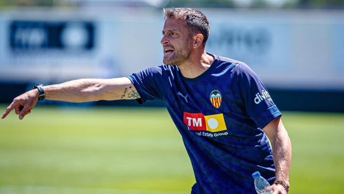 Mario Domínguez marca su histórico 16º gol de la temporada con el Valencia Mestalla