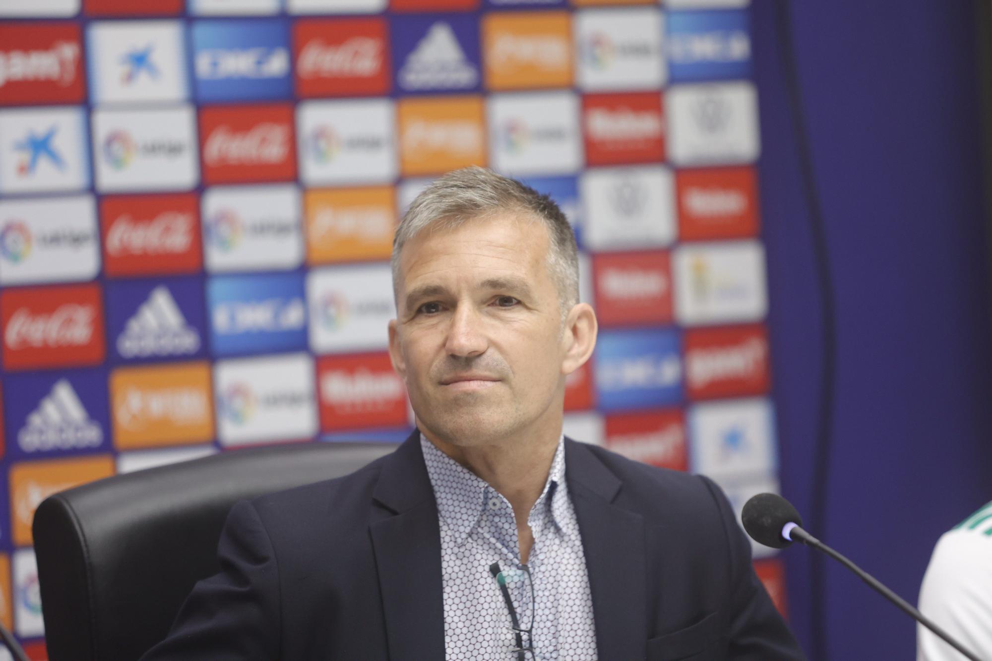 Las imágenes de la presentación de Luengo y Braat en el Oviedo y el entrenamiento azul