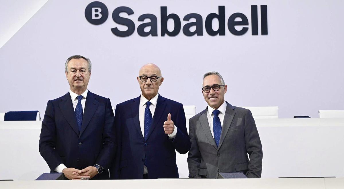 El Sabadell celebra el seu èxit en l’opa i obre etapa amb Armengol al capdavant