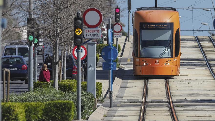 El TRAM programa servicios nocturnos para cubrir el Desfile del Ninot de hoy