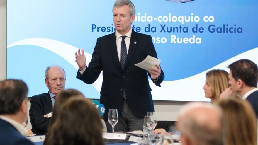 Alfonso Rueda, ayer, en su intervención en el Nordés Club Empresarial de A Coruña. | LOC