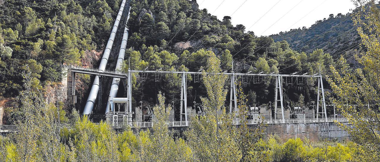 Embalse de regulación de Bolarque, donde se almacena el agua que se eleva desde Entrepeñas y Buendía para enviar a Alicante.