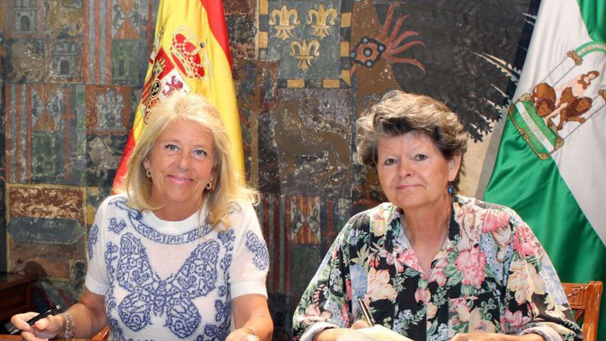 Muñoz y Pietsch, en la firma de la renovación del contrato.