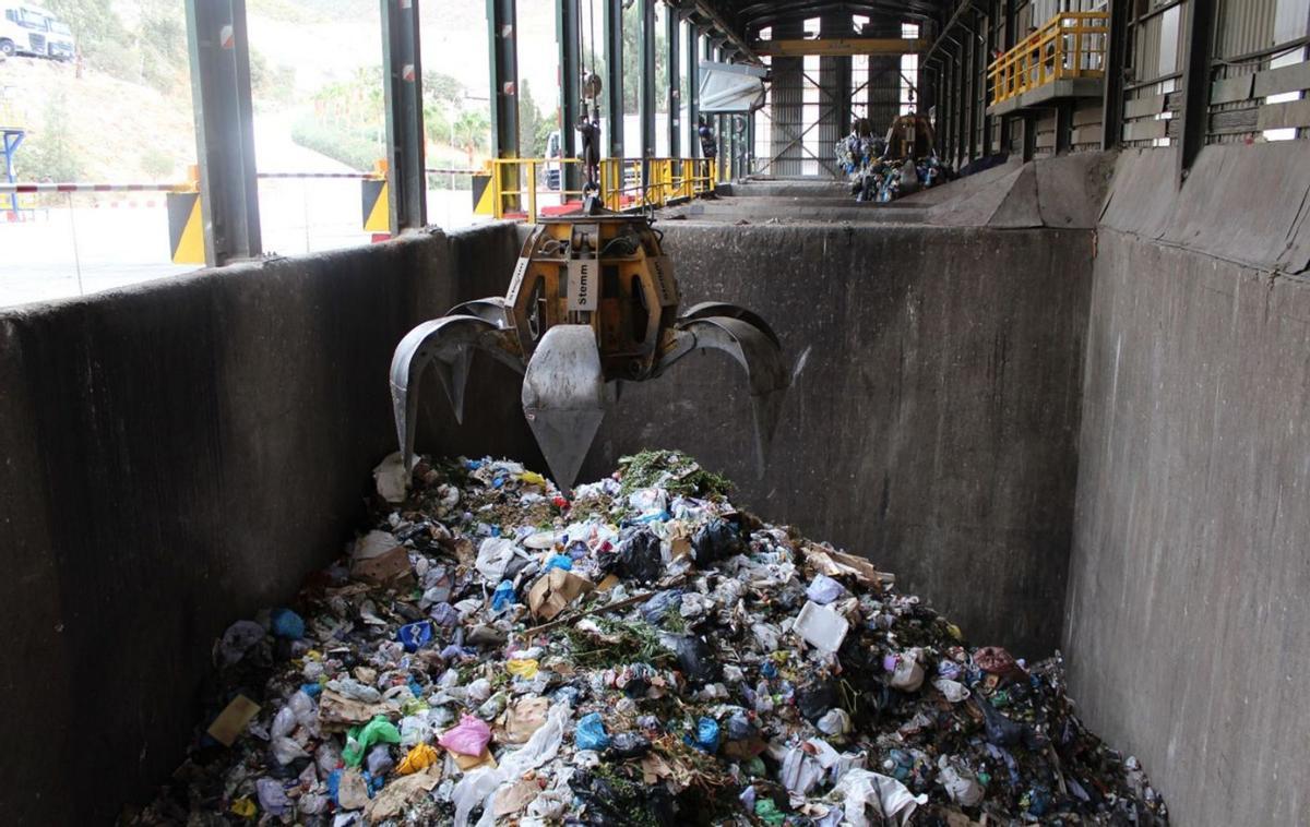 Tratamiento de residuos en el Complejo Ambiental Costa del Sol, en Casares.  | L.O.