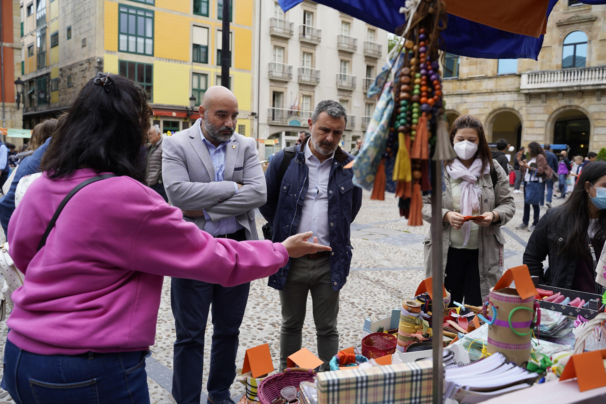 El mercado de cooperativas escolares de Gijón, en imagénes