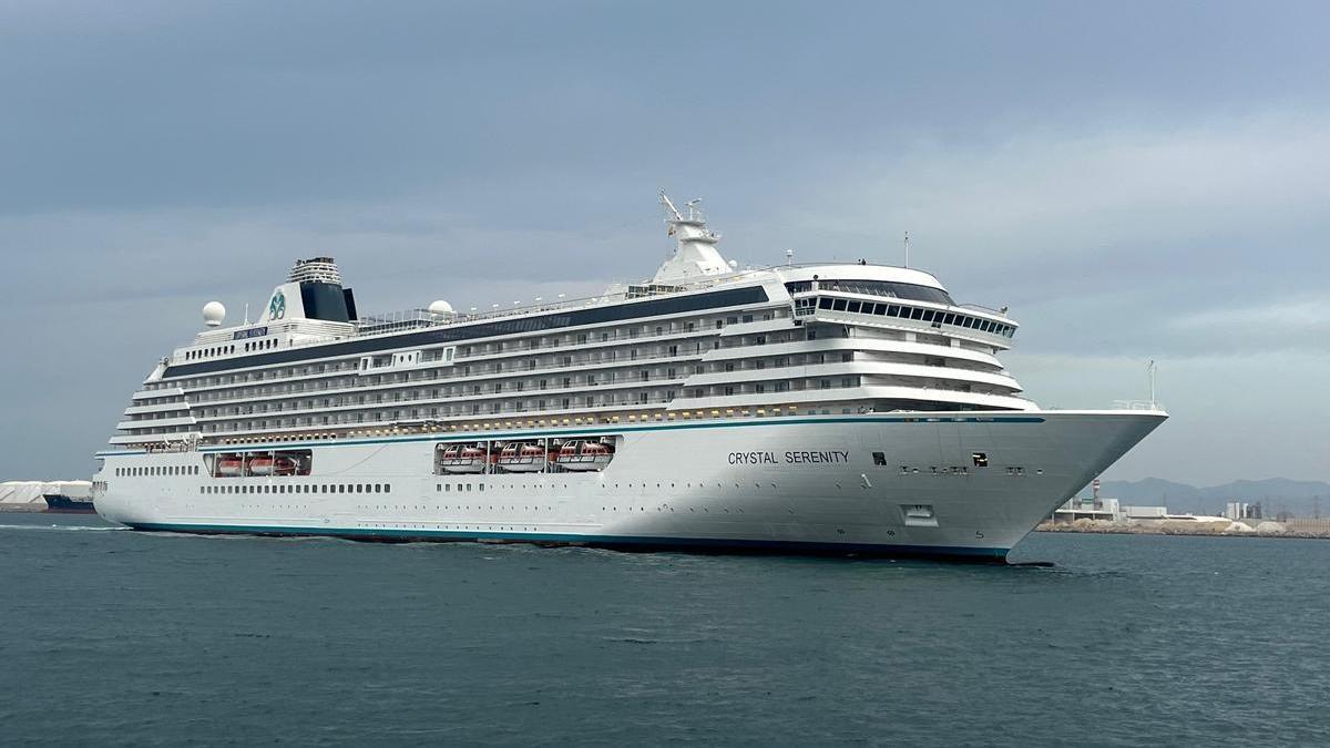 Llegada del Crystal Serenity a Castelló.