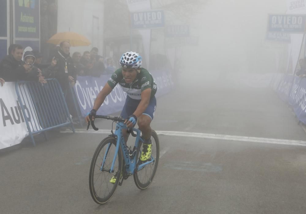 Segunda etapa de la Vuelta a Asturias entre Ribera de Arriba y el Alto del Acebo.