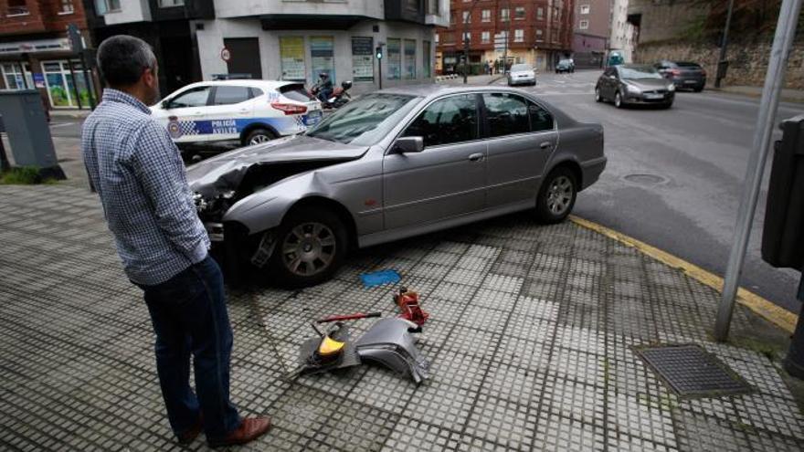 Aparatoso accidente en Avilés