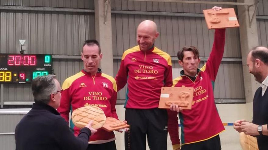 Imagen del triplete del Vino de Toro Caja Rural en Tudela de Duero. | |  CEDIDA