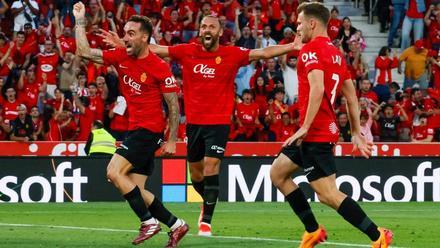 Los jugadores del Mallorca celebran la salvación