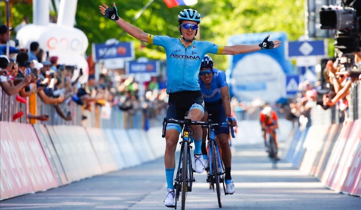 segea48426781 team astana rider spain s pello bilbao celebrates as he cros190601180057