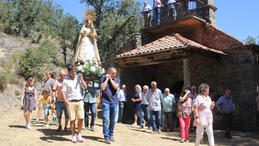 De romería con la Virgen de la Ribera en Sejas