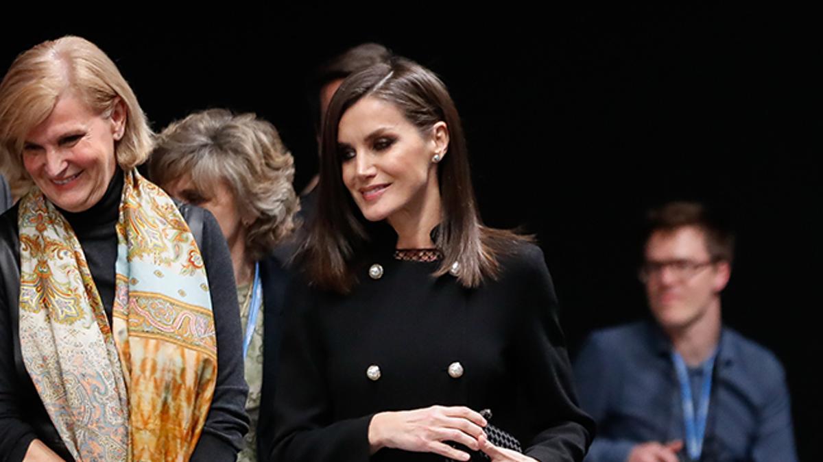 Reina Letizia: dos looks 'con truco' en menos de dos horas