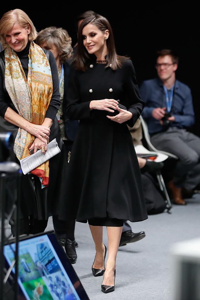 Letizia Ortiz con abrigo negro en la conferencia del cambio climático