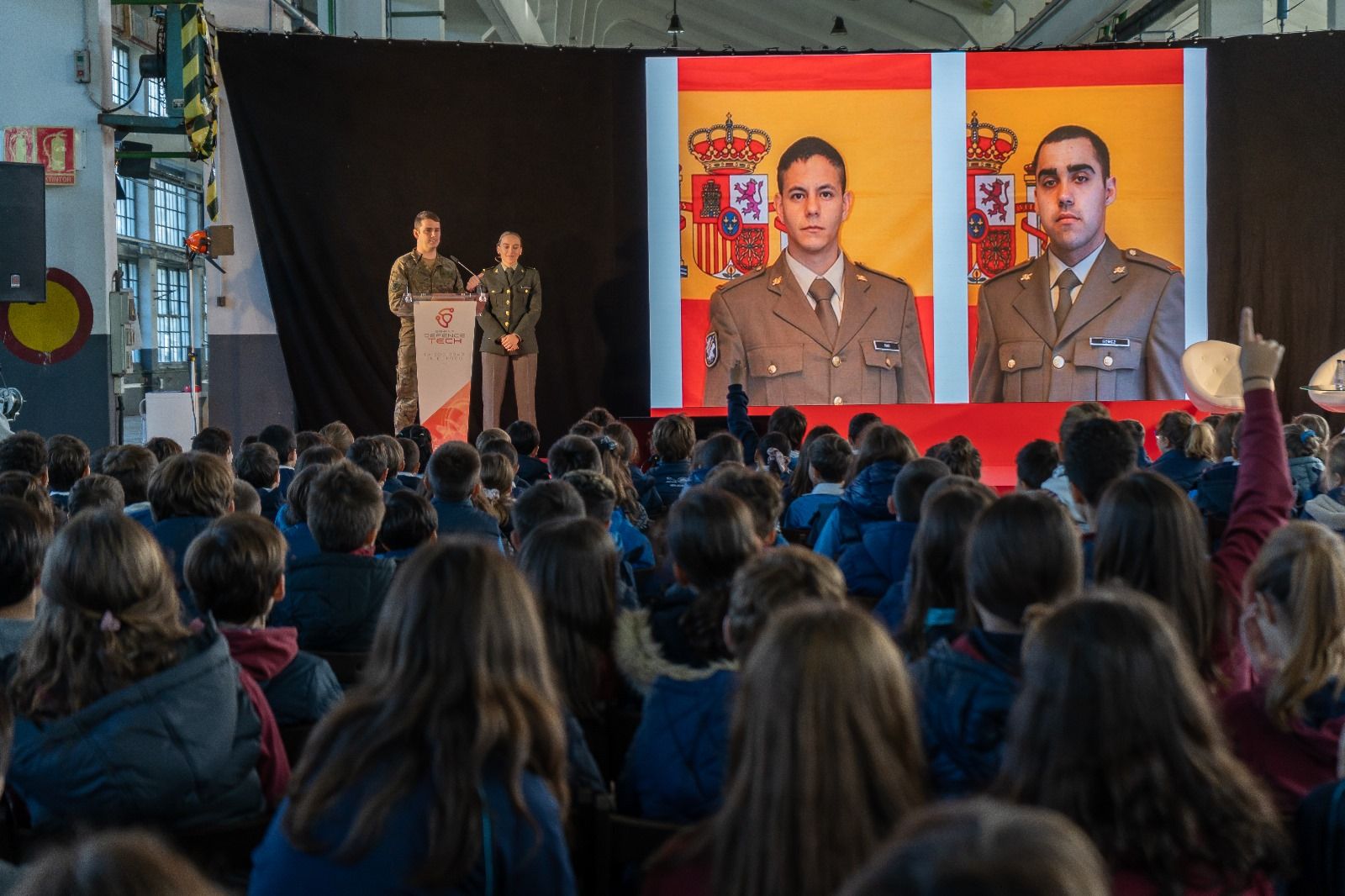 Visitas escolares a la exposición de Defensa en La Vega
