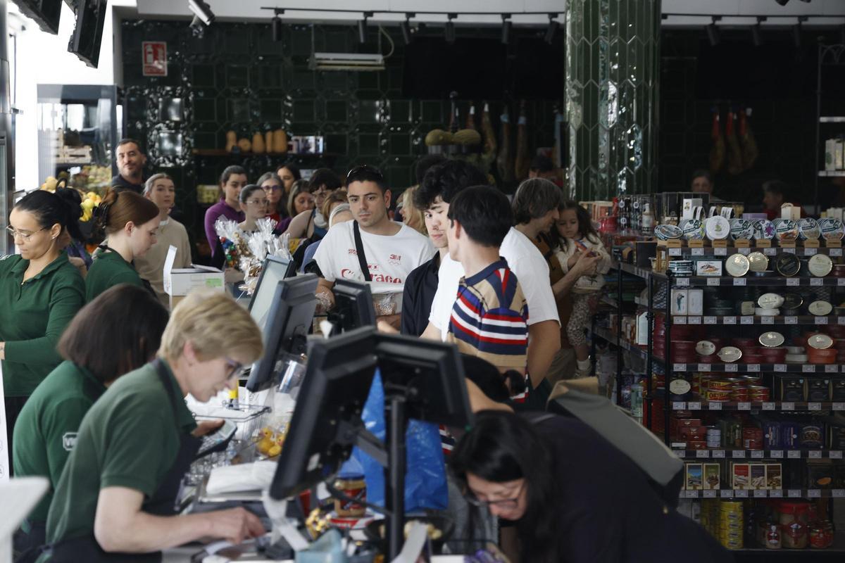 Del Clínico a Lavacolla: así se ha vivido el apagón en Santiago Del Clínico a Lavacolla: así se ha vivido el apagón en Santiago