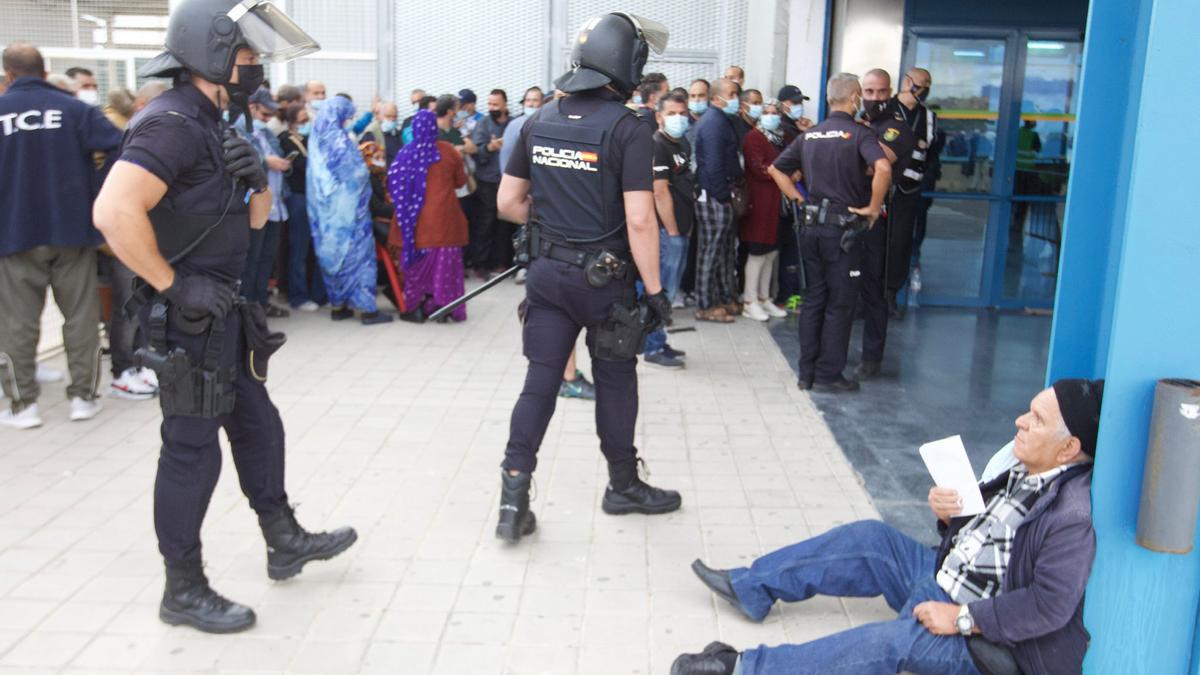 Las imágenes de los altercados en el Puerto de Alicante por el ferry a Orán