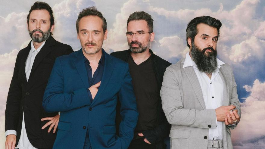 Los componentes de Love of Lesbian, que actúan  este sábado en la Plaza de Toros