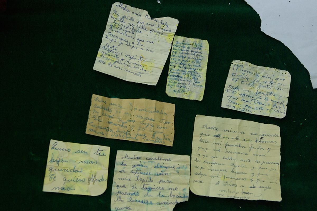 Mensajes escondidos en el manto de la Virgen de Gracia y Esperanza, de Estudiantes.