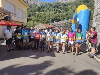 Bezanes, medalla de oro en carrera de madreñes: así fue la singular prueba, que reunió a un centenar de participantes