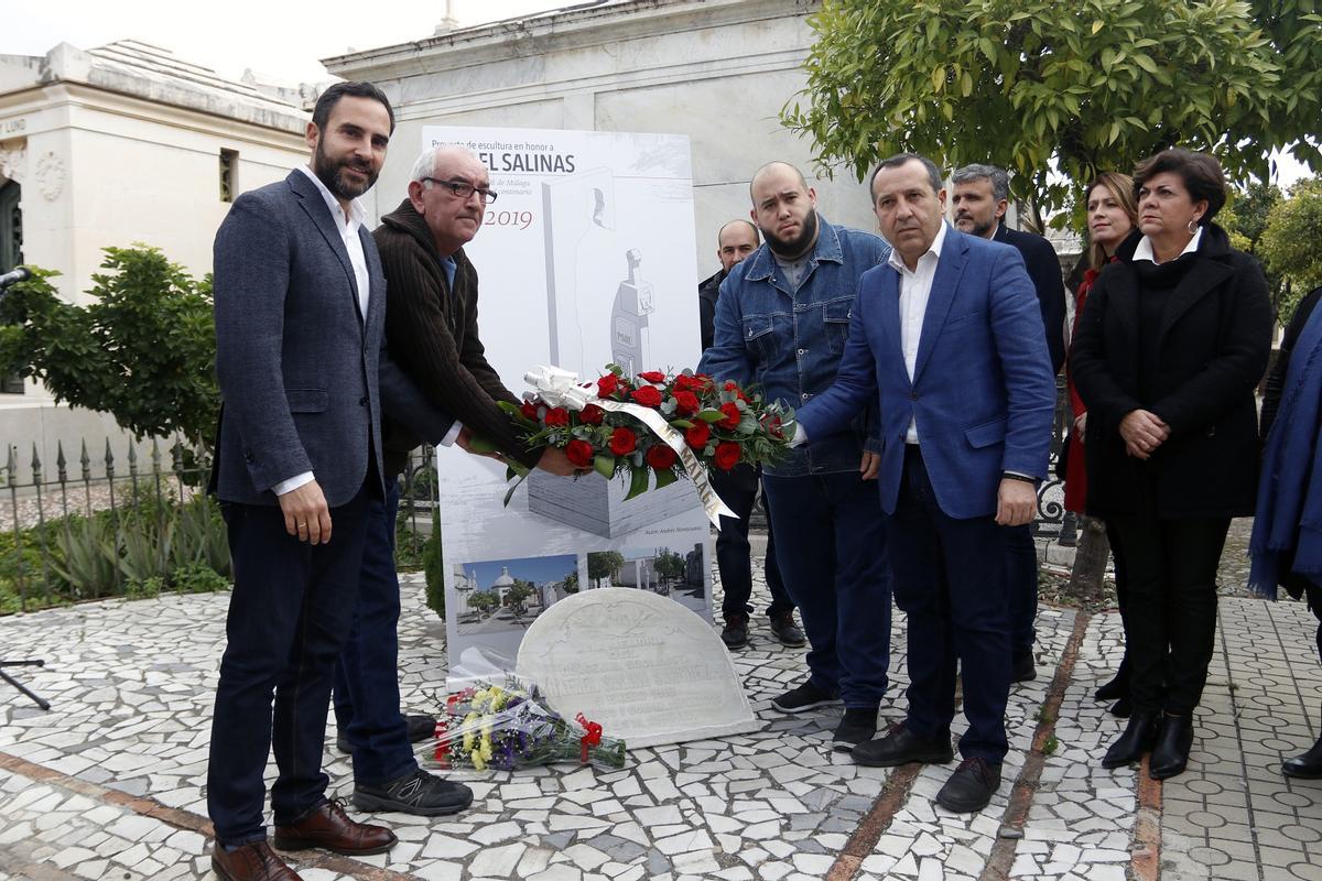 Homenaje a Rafael Salinas en el Cementerio de San Miguel, en 2020.