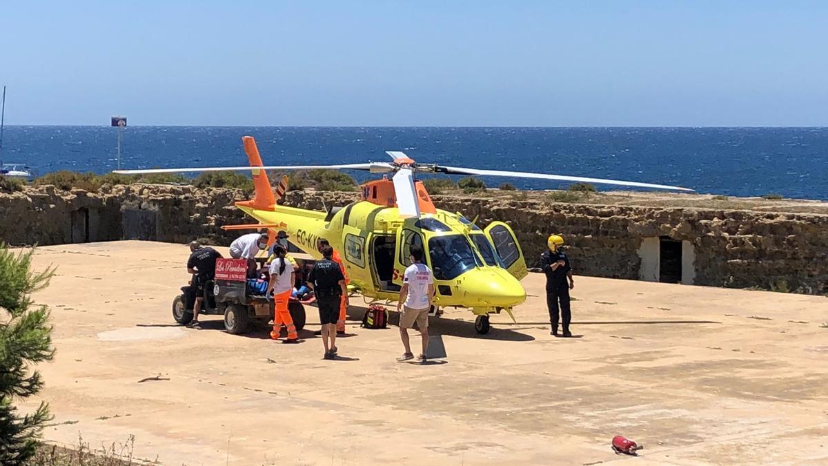 Auxiliada en helicóptero una turista tras sufrir un accidente en Tabarca