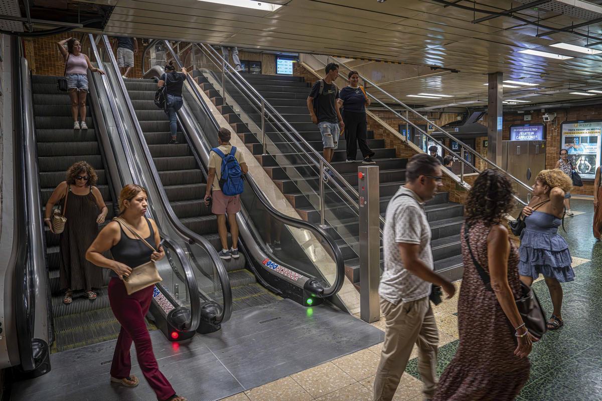 Reabre la estación Verdaguer de la L4 del metro de Barcelona y su enlace con la L5 Reabre la estación Verdaguer de la L4 del metro de Barcelona y su enlace con la L5