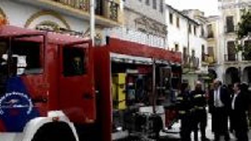 Quince bomberos hacen falta para cubrir las necesidades del servicio