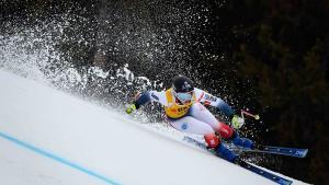 La francesa Laura Gauche compite durante el evento femenino Super-G en la Copa del Mundo de Esquí Alpino Combinado de la FIS en Crans-Montana.