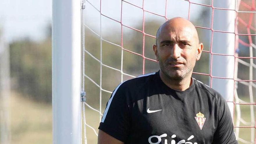 Abelardo, en el entrenamiento de ayer en Mareo.