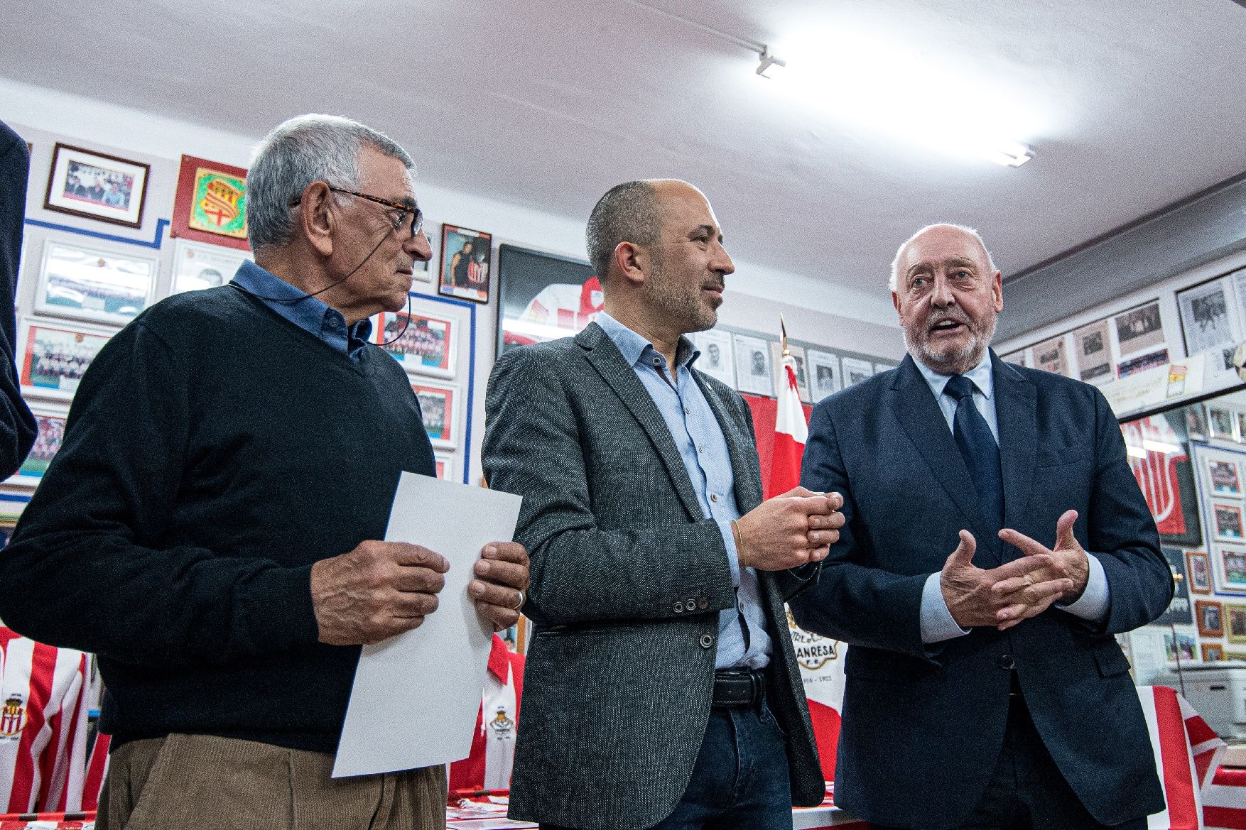 Presentació de les camisetes i banderes històriques del CE Manresa