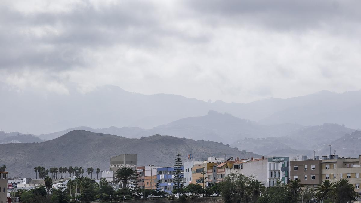 Ligera calima sobre la ciudad de Las Palmas de Gran Canaria.