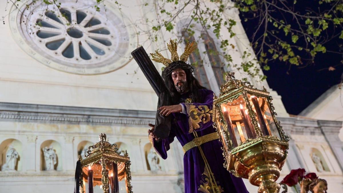 La Procesión General del Viernes Santo reúne a las cofradias, hermandades y entidades que forman la Comissió de Setmana Santa de Mataró