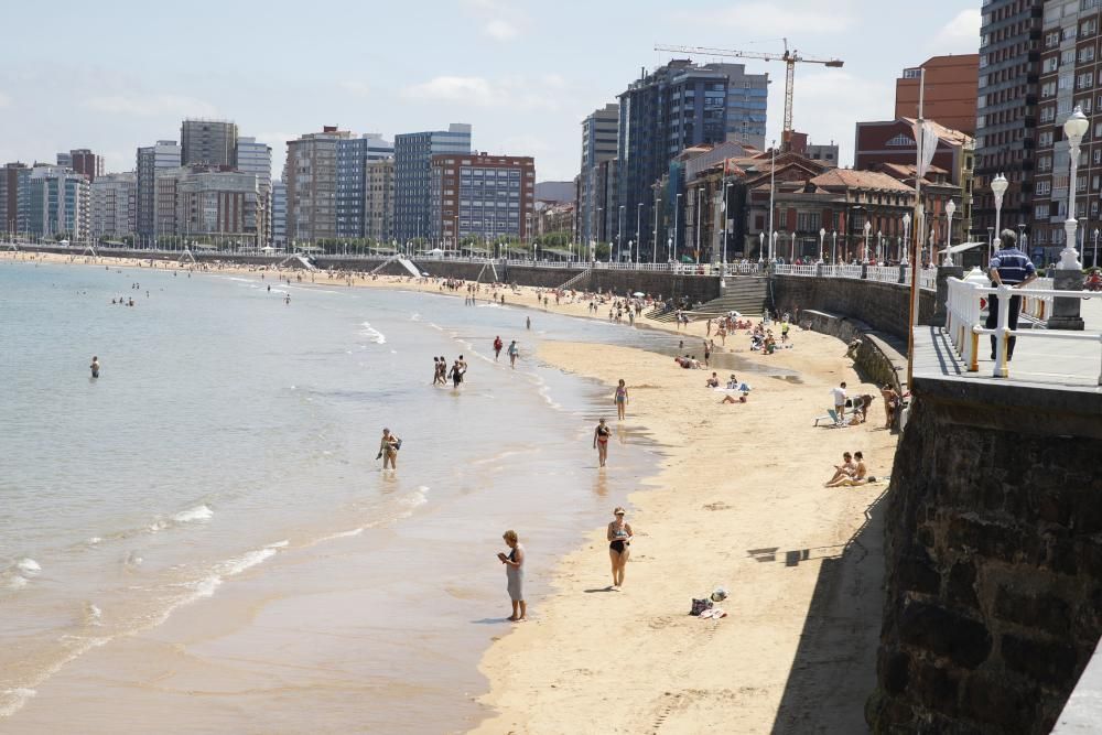 Sábado de playa en Asturias: parcelas de arenal