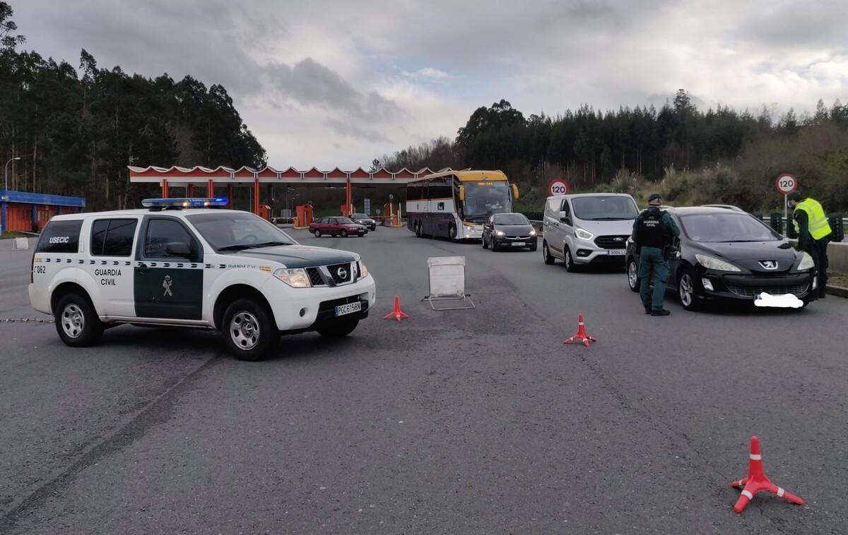 Un control de drogas en la autopista AP-9