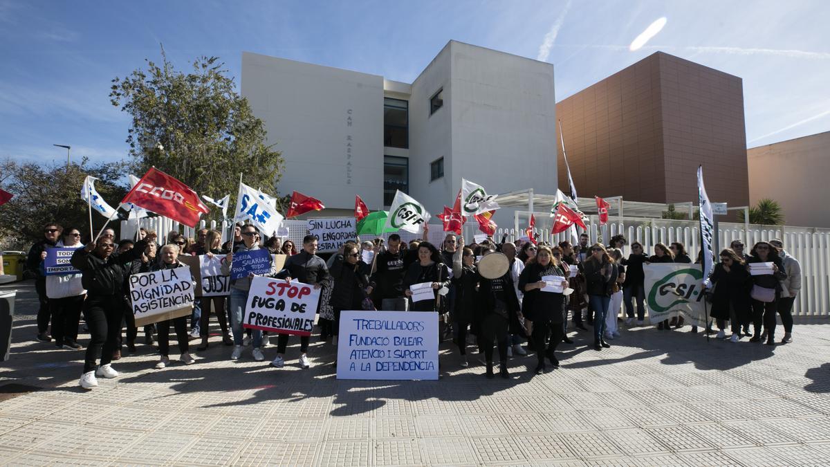 Los trabajadores de las residencias del Govern en Ibiza claman por un aumento de sueldo