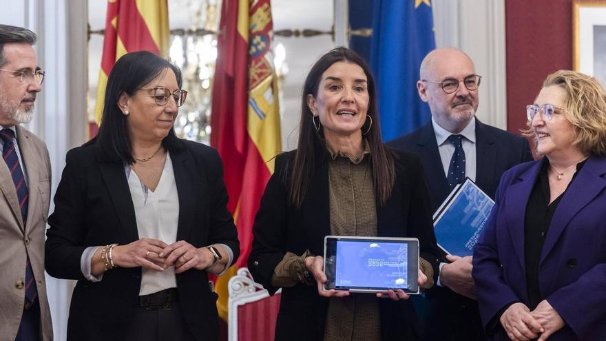 La consellera Ruth Merino presenta los presupuestos de la Generalitat de 2025 ante las Cortes / Germán Caballero