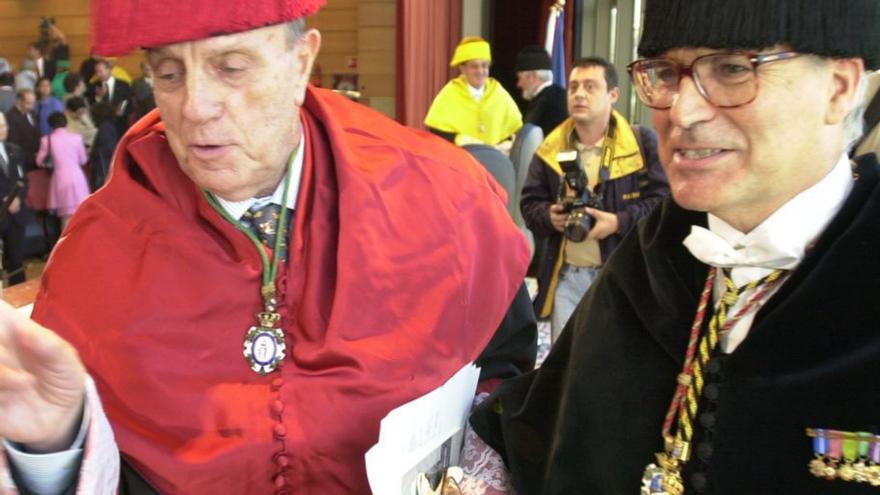 Manuel Fraga, junto al rector Meilán Gil en 2000. | V. Echave