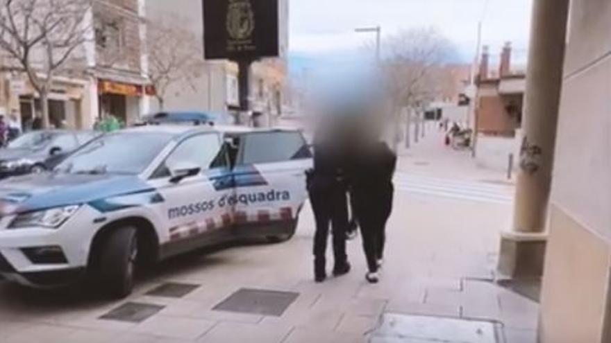 VÍDEO | Un operatiu policial deté a Piera tres persones per robatoris violents i amenaces a víctimes que havien conegut mitjançant aplicacions de contactes