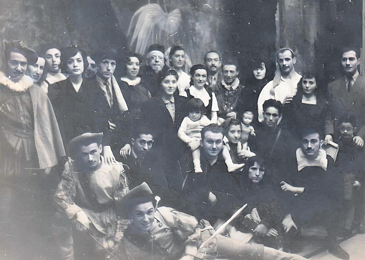 Los intérpretes de la representación de El pocito encantado, de la compañía de los padres de Corita Viamonte