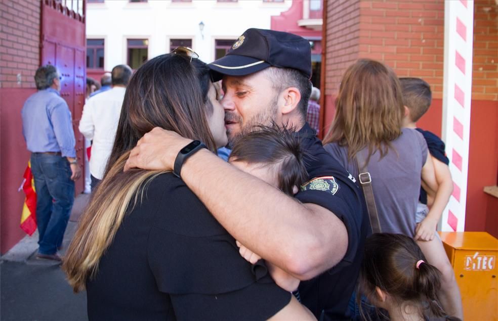 Recibimiento en Badajoz de los policías nacionales desplazados en Cataluña