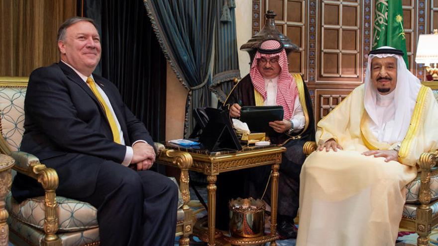Mike Pompeo junto al Rey de Arabia Saudí.