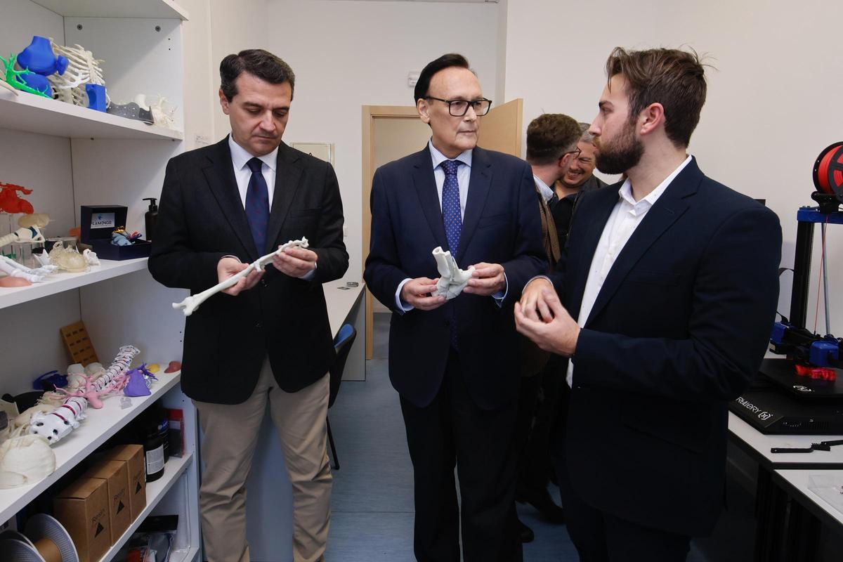 Villamandos, junto a José María Bellido, en su visita a Flamingo Biomechanical Lab.