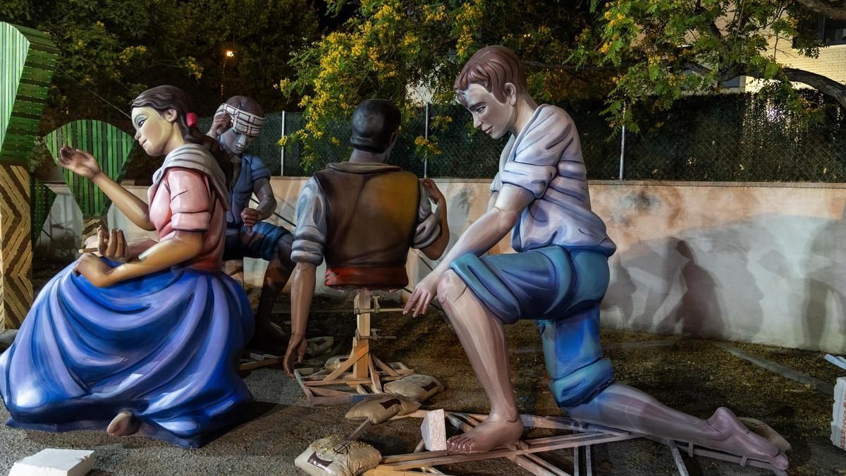 Las Hogueras Especiales 2024 muestran sus primeras piezas en las calles de Alicante
