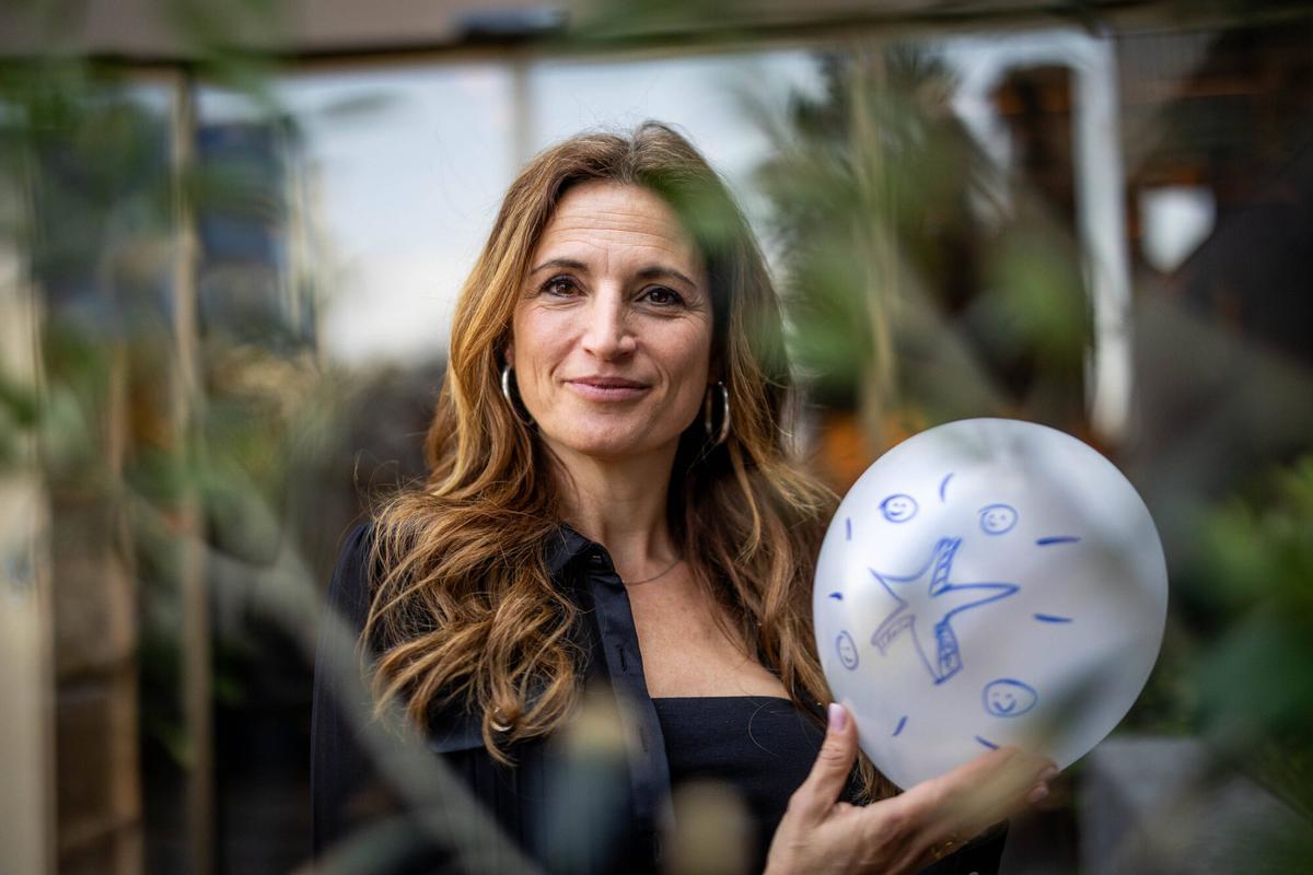 Nuria Casanova, psicóloga especializada en la interpretación de dibujos, tras la entrevista, en Barcelona.